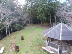 �͋[�E���琼��]�ށB��s���ʂ͎R�тł���B