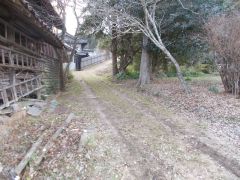 �Q���ɓ��铹�𐼂ɐ܂��B�����Œ�������{�a�̂����ՂɎ���B