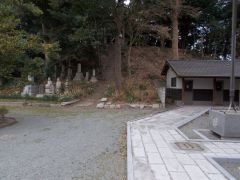 �����y�ۂ𓌂��]�ށB